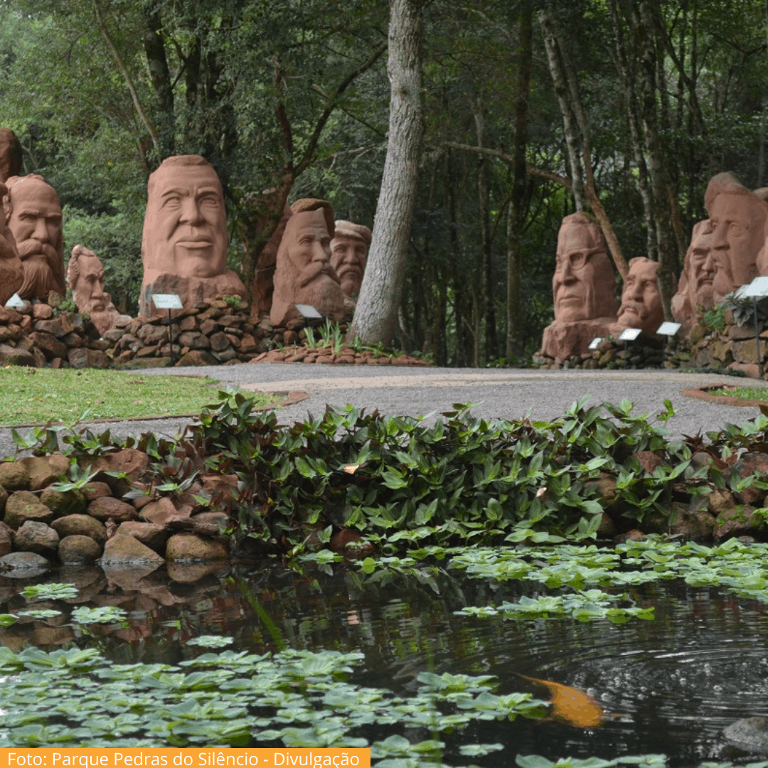 Escultura Parque Pedra do silêncio