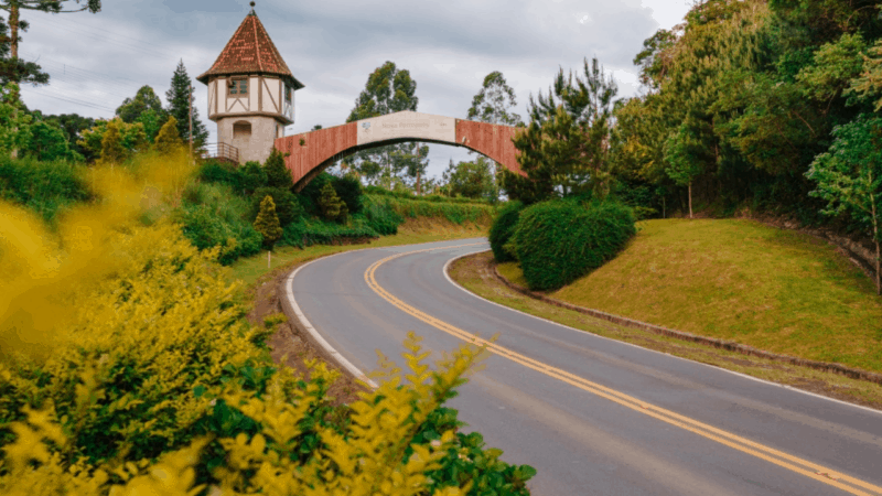 Pórtico de Nova Petrópolis e Torre Medieval: Construções que encantam