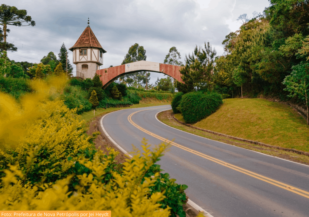 Pórtico de Nova Petrópolis e Torre Medieval: Construções que encantam