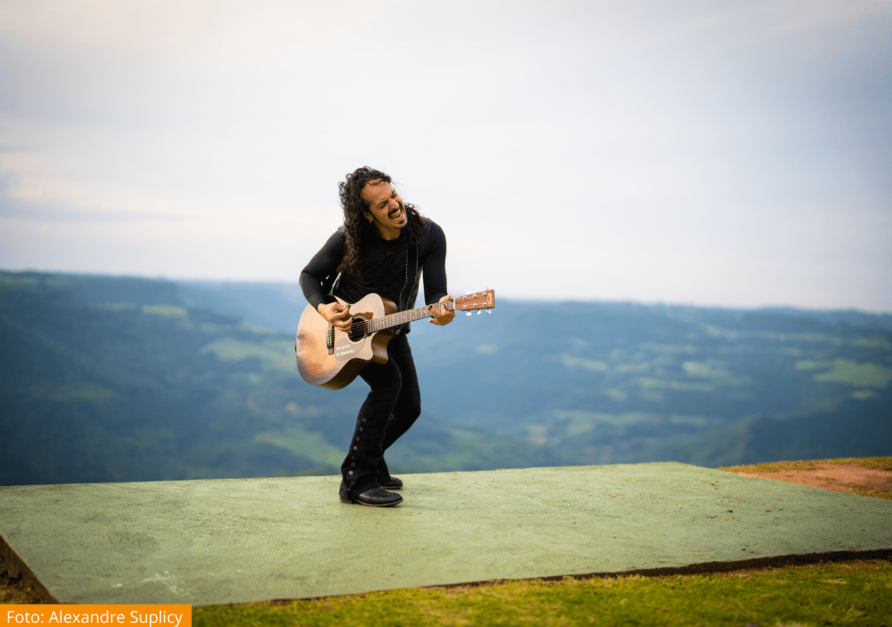 Filmado na Serra Gaúcha, Sami Chohfi lança clipe da faixa “sing you to me”