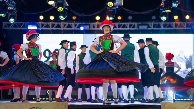 Festival Internacional de Folclore de Nova Petrópolis reúne cultura mundial com grupos estreantes e veteranos